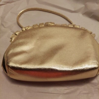 Vtg. Gold Clutch with Clasp Closure and Short Handle. - Image 1 of 4