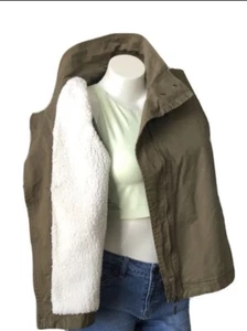 Max Jeans women’s military green winter vest size large New $110 - Picture 1 of 6