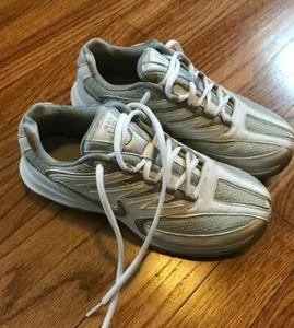 Nike Damen Air Max Edge Golfschuhe Größe 6,5 weiß und grau Damen Stollenschuhe  - Bild 1 von 4