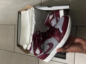 Size 9.5 - Jordan 1 Cherrywood Red 2022 - Picture 1 of 5