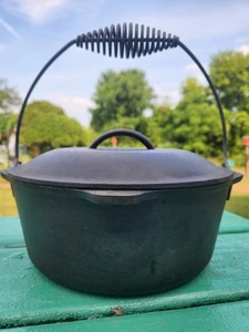 Vintage Lodge USA D3 8D0 Cast Iron Pot Dutch Oven 10 1/4" w/ Lid & Bail Spiked L - Picture 1 of 15