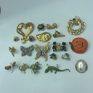 Lot Of 20 Vintage Brooches Avon Gerry Liz Claiborne And Some Unmarked Mixed Lot - Picture 1 of 8