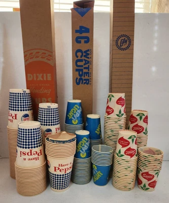 300 НОВЫХ ИЗ СТАРЫХ ЗАПАСОВ ВИНТАЖНЫХ БУМАЖНЫХ СТАКАНЧИКОВ ~ 1950-е PEPSI ~ 1970-е PEPSI LIGHT & 1980-е SQUIRT - Изображение 1 из 4
