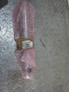 TRIUMPH THUNDERBIRD 1600 NUEVO OEM LADO DERECHO HORQUILLA INFERIOR TUBO SOPORTE   - Imagen 1 de 9