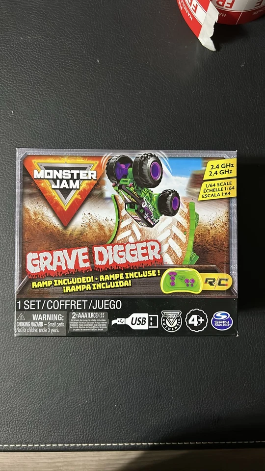 Monster Jam Grave Digger RC Truck 1:64 mit Rampe 2,4 GHz USB - Bild 1 von 1