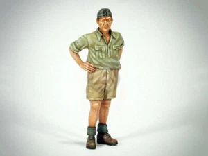 Model Victoria 1/35 Italian Tank Crewman WWII Tanker Standing Hands on Hips 4031 - Bild 1 von 1