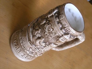 Taza de cerveza de porcelana de colección sin tapas taberna de piedra escena del castillo en marrón esmaltado - Imagen 1 de 9