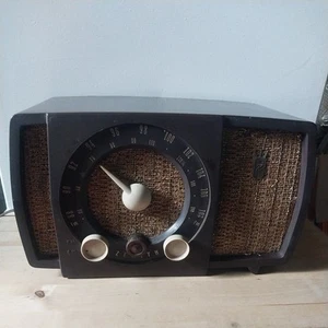 F3 Zenith T723 BAKELITE TABLE TUBE RADIO - 1950- TESTED WORKS FINE - CLEAR SOUND - Picture 1 of 8