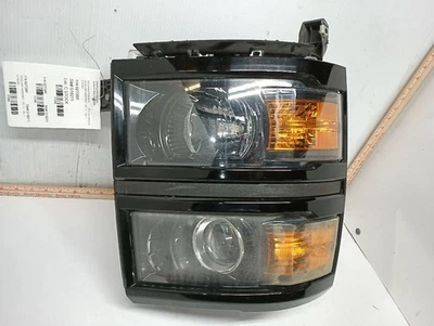  Passenger Right Headlight from 2015 Chevrolet Silverado 1500 11363895 - Image 1 of 4