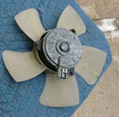2004-2009 TOYOTA PRIUS DRIVER LEFT RADIATOR COOLING FAN MOTOR  ASSY LH SIDE    Foto 1 de 2