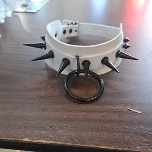 Men's Womens Punk Gothic White Leather Choker Spike Rivet O Ring Collar Necklace - Picture 1 of 3