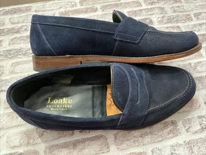 Mocassini Loake Eton scamosciati Penny da uomo taglia UK 9 US 10 scarpe blu navy Inghilterra - Foto 1 di 11