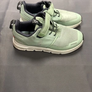 On Cloud Play (PS) Sneakers Little Kids Size K2 - Picture 1 of 10