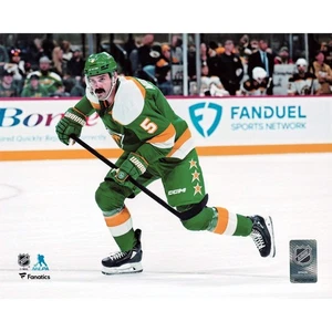 Jake Middleton Unsigned Minnesota Wild 8x10 Photo - Picture 1 of 1