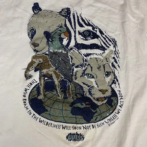 VINTAGE 1994 Guess USA Wildlife Activist TShirt USA punto singolo taglia L animali - Foto 1 di 12