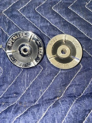 Oldsmobile Olds Cutlass F85 442 64 1965 OEM radio perilla bisel par Am Delco Bass  Foto 1 de 4