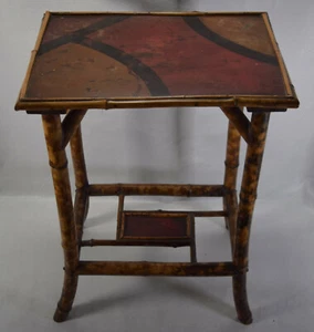 Mesa auxiliar chinaiserie de bambú real lacada superior geométrica 28" - Imagen 1 de 4