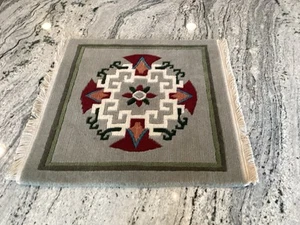 Tibetischer Blumen Meditation Teppich 100% Wolle mit Fransenborte Handgewebt in Nepal - Bild 1 von 5