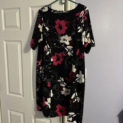 Vestido floral negro para mujer Alfani Plus talla 18W Foto 1 de 4