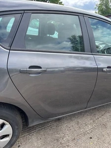 PORTA POSTERIORE DESTRA LATO GUIDA VAUXHALL ASTRA J MK6 2010 *ROTTURA AUTO* Z GAL - Foto 1 di 5