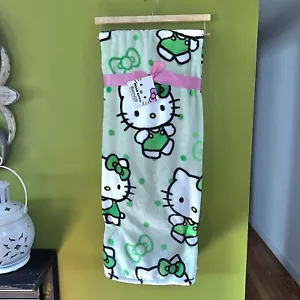 Hello Kitty grüne Schleifen & Tupfen St Patricks Day Überwurf Decke 60 x 70 Neu mit Etikett - Bild 1 von 4