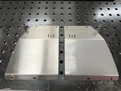 Rear Mudflap Brackets Stays STAINLESS STEEL CAX100200 CAX100210 Fits Discovery 2 - Image 1 of 3