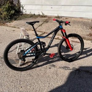 2016 Giant Trance Full Suspension 27.5 fully upgraded 160mm/150mm - Picture 1 of 13
