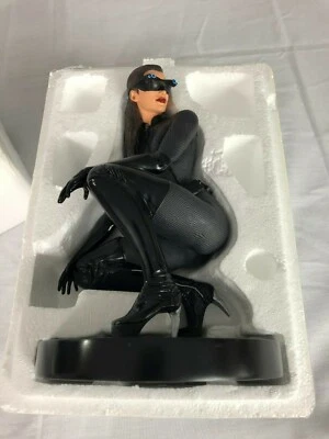 Estatua DC Direct Catwoman Foto 1 de 4