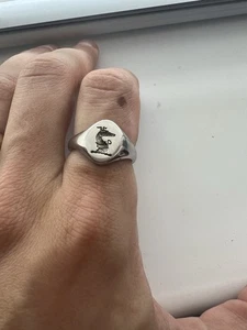 18ct white Gold Signet Seal Intaglio Ring Size V dog Crest 13 Grams - Picture 1 of 5