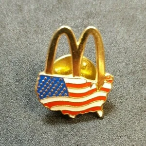 PIN DE TRIPULACIÓN MC24 BANDERA/MAPA Golden Arches McDonald's BANDERA/MAPA de EE. UU. - Imagen 1 de 4