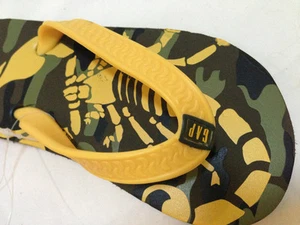 GAP boy kids slippers flip flops Summer Beach Size 10-11 Rubber yellow New w Tag - Picture 1 of 3