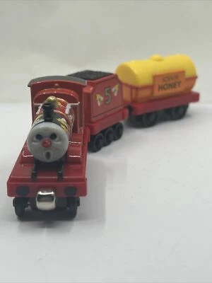 Thomas Friends Die-Cast Take Along N Play JAMES GOES BUZZ BUZZ & SODOR HONEY CAR Foto 1 de 4