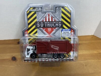КРАСНО-БЕЛЫЙ МУСОРОВОЗ GREENLIGHT 1:64 2019 MACK LR - Изображение 1 из 4