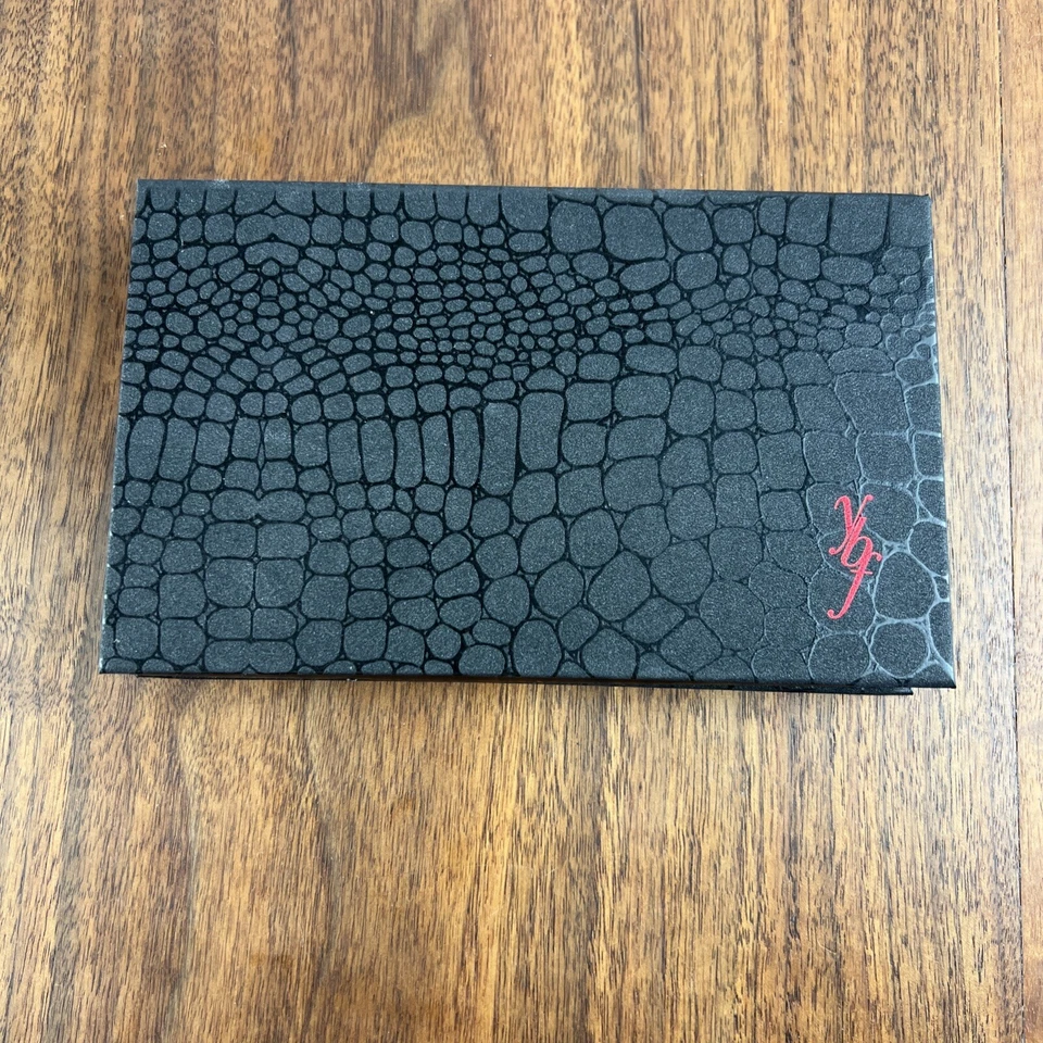 Paleta Your Best Friend: sombras de ojos, rubores iluminadores y maquillaje laca labial Foto 1 de 4