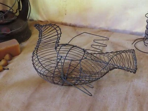 Vintage Hen Chicken Shaped Wire Mesh Egg Basket Wire Wings Farmhouse Decor - Picture 1 of 8