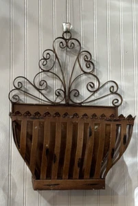 Vintage Wall Planter Metal - Picture 1 of 5