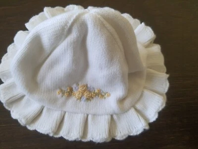 Chapéu Janie Jack Meninas malha branca bordado amarelo Tamanho 6-12 M flor totalmente forrada - Imagem 1 de 4