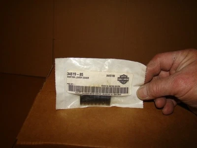 Cubierta de palanca de cambios de talón/puntera Harley FXRD original OEM NOS 34619-85 FXRT FXRP FXR Foto 1 de 2
