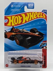 2025 Hot Wheels McLaren Formula E GEN3 Case N 4/5 Track Aces 1/64 - Picture 1 of 8