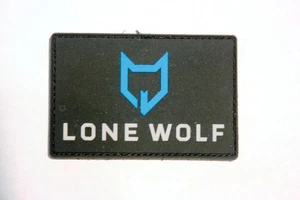 Parche moral táctica LONE WOLF con logotipo azul - gancho trasero PVC *NUEVO - Imagen 1 de 2