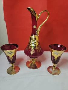 3 Stück Murano Rot Glas Glided Emaille Blume Böhmisch Karaffe/Krug + 2 Gläser - Bild 1 von 10