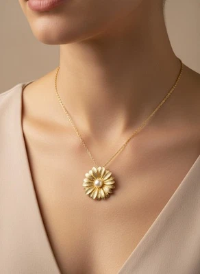 Collana in Argento 925 Placcata Oro con Ciondolo a Fiore e Perla - Immagine 1 di 4