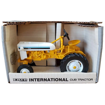 Ertl International Cub Tractor 1964-1976 Special Edition Diecast 1:16 - Image 1 of 4