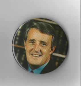 VINTAGE BRIAN MULRONEY PINBACK BADGE - Picture 1 of 1