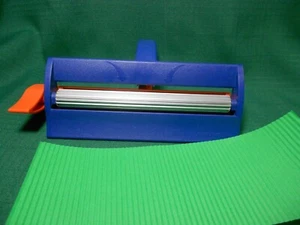 Fiskars Paper Crimper Scrapbooking Paper Crafts - Picture 1 of 6