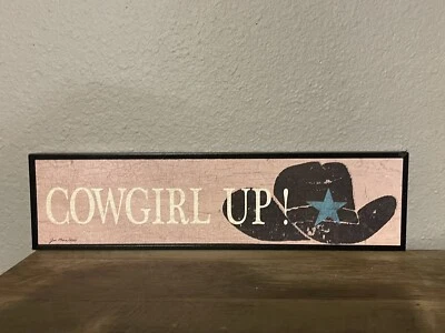 Cuadro de madera ~ COWGIRL UP ~ Letrero rosa/marrón Arte de palabras Imagen Foto 1 de 2