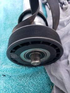 Front roller with pully and drive belt, for a sole F-63 model treadmill - Picture 1 of 4