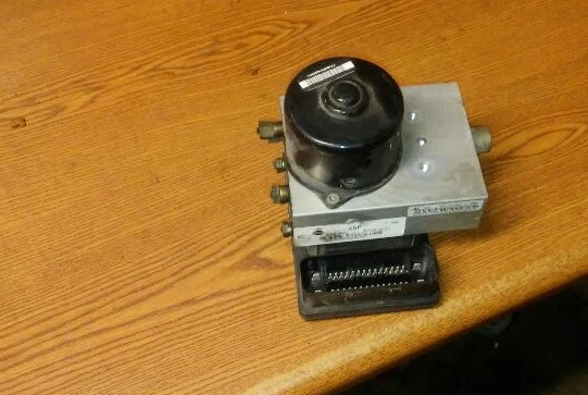 2004-2005 NISSAN ARMADA 4X4 ABS ANTI LOCK BRAKE PUMP BIG TOW PACKAGE OEM 04 05 - Image 1 of 1