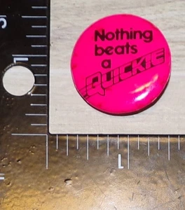 DE COLECCIÓN NOTHING BEATS A QUICKIE SILLA DE RUEDAS PINBACK PIN BOTÓN SOLAPA - Imagen 1 de 2