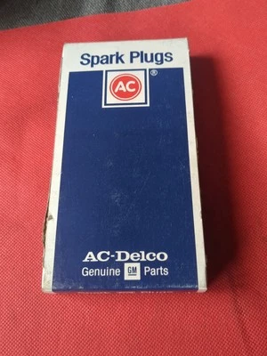 New Genuine GM ACDelco Spark Plugs R45TSX Set Of 8 NOS Vintage 5613877 - Image 1 of 3